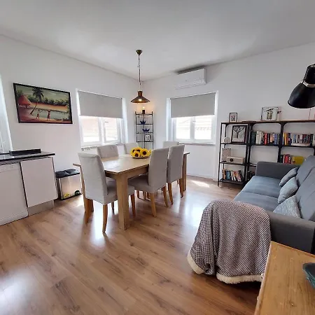 Apartment Parrot House *