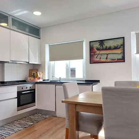 Parrot House * Ericeira