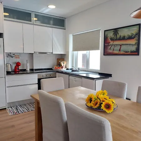Apartment Parrot House Ericeira