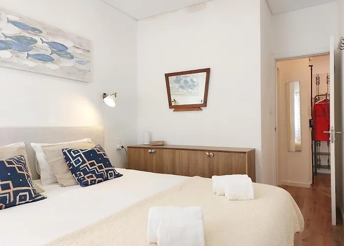 Parrot House Ericeira