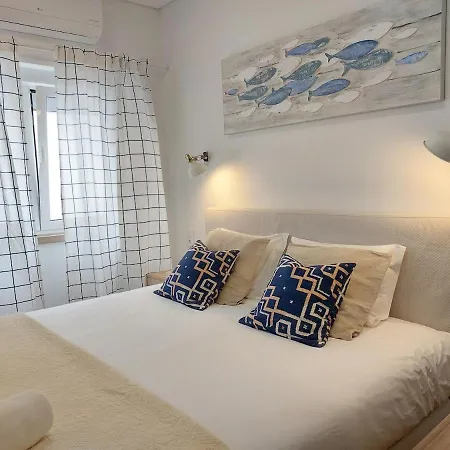 Apartament Parrot House *